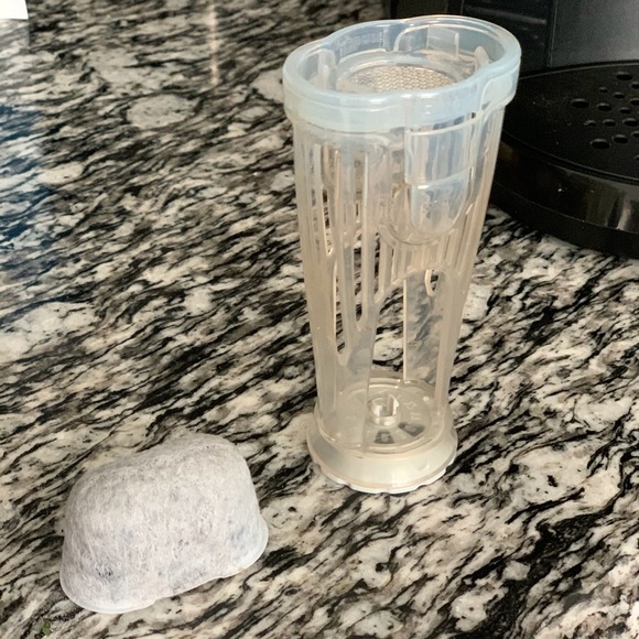 Keurig Coffee Maker - Older Model Works PERFECTLY - Picture 12 of 14